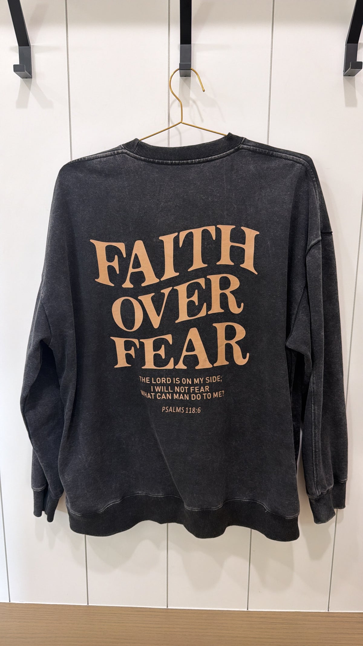 FAITH OVER FEAR SWEATSHIRT W/ POCKETS SIZE LARGE