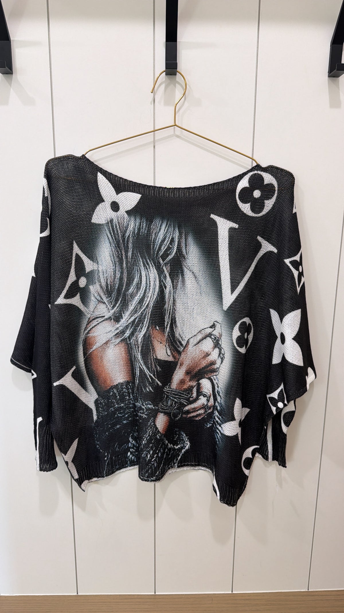 GRAPHIC LONG SLEEVE ONE SIZE FITS MOST MADE IN ITALY