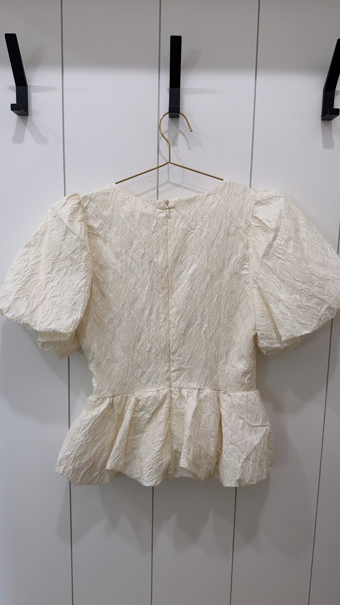 FLYING TOMATO IVORY BLOUSE SIZE SMALL