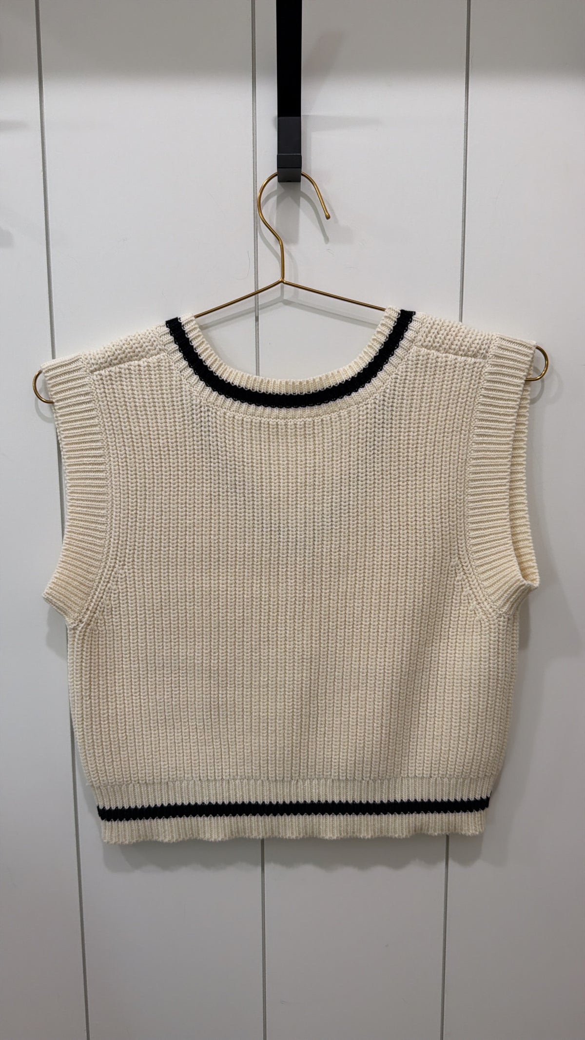 SWEATER VEST CREAM AND BLACK SIZE SMALL