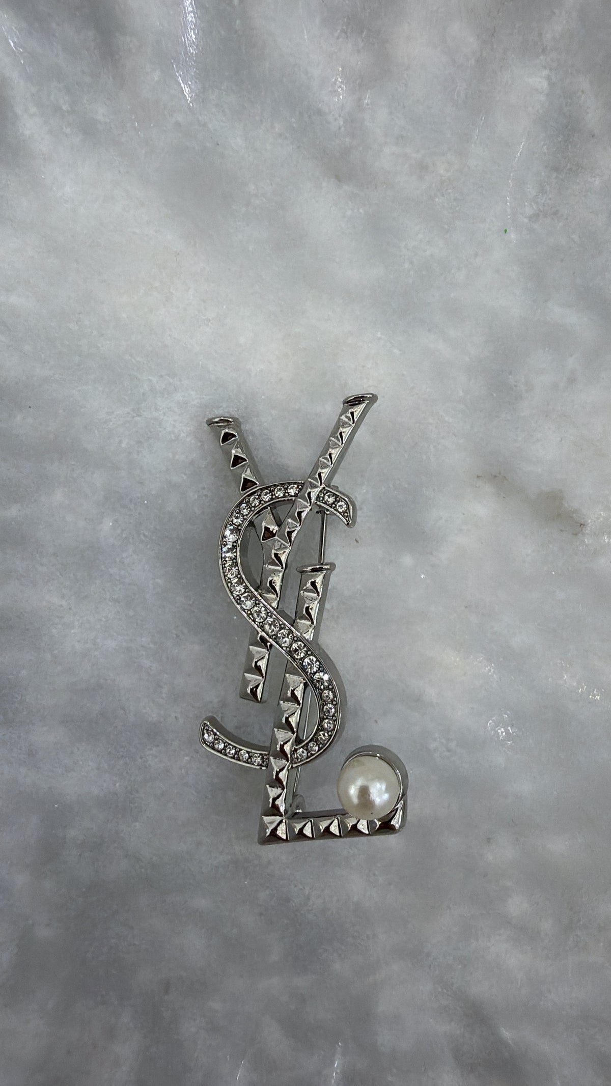 LUXURY INSPIRED PIN-ON BROOCH #25