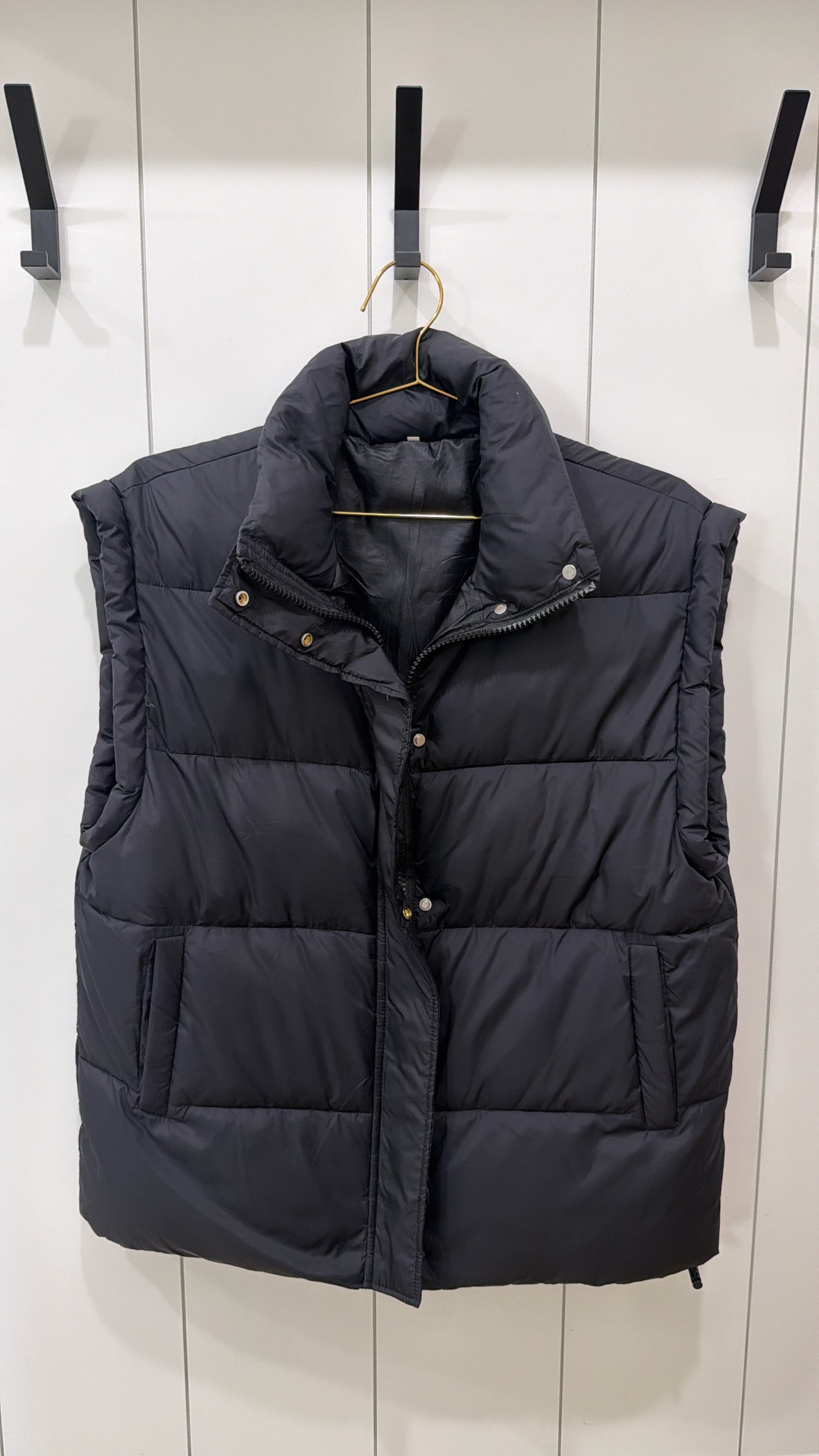 UNBRANDED NEVER WORN PUFFER VEST SIZE MEDIUM