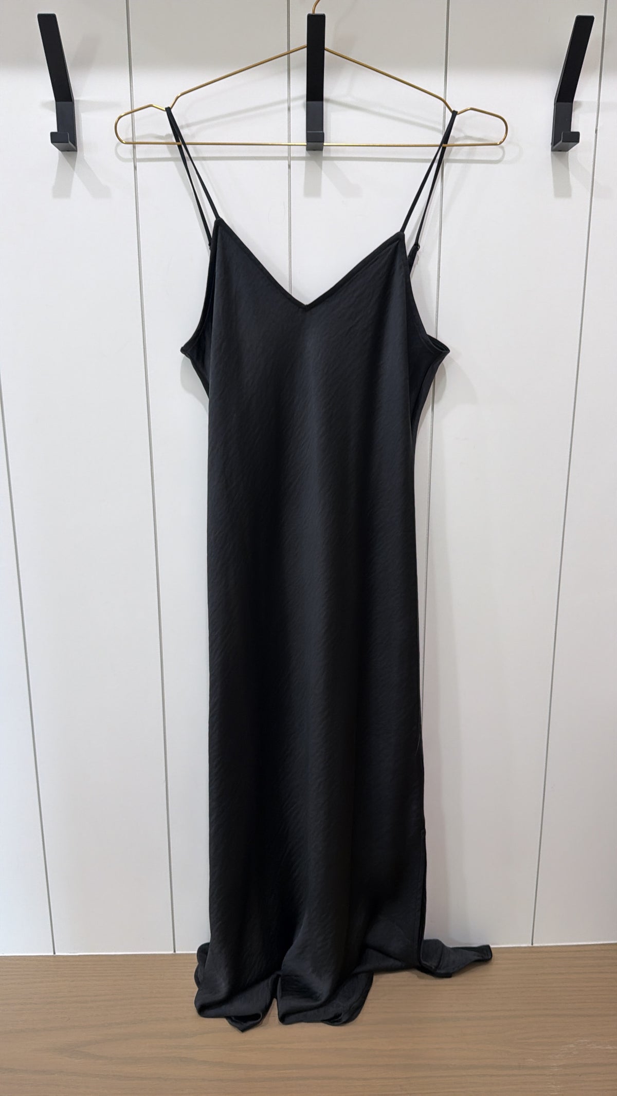GAP BLACK SLIP DRESS SIZE SMALL