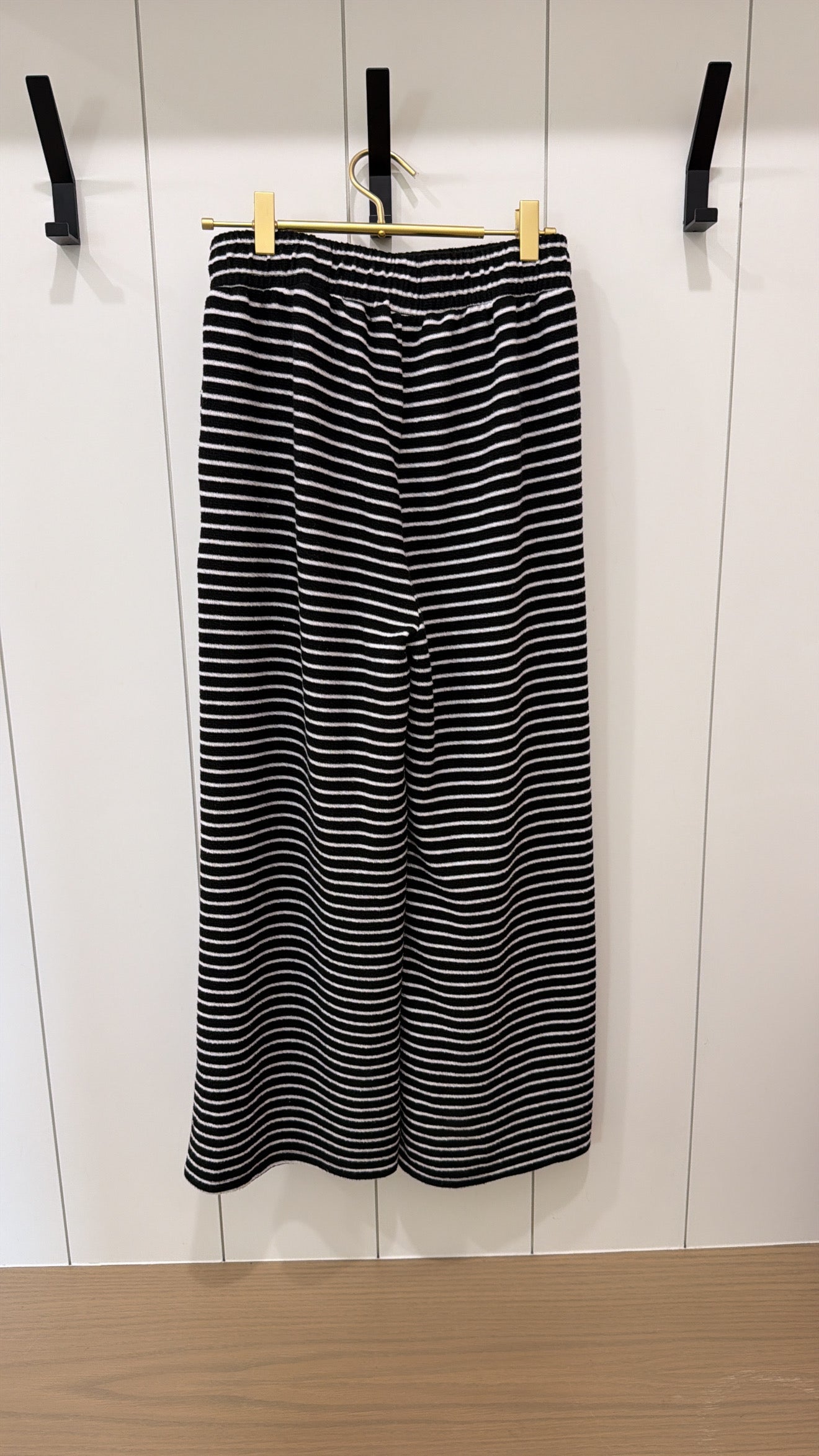 SEE AND BE SEEN BLACK/WHITE STRIPE CROPPED PANTS W/ POCKETS Size S