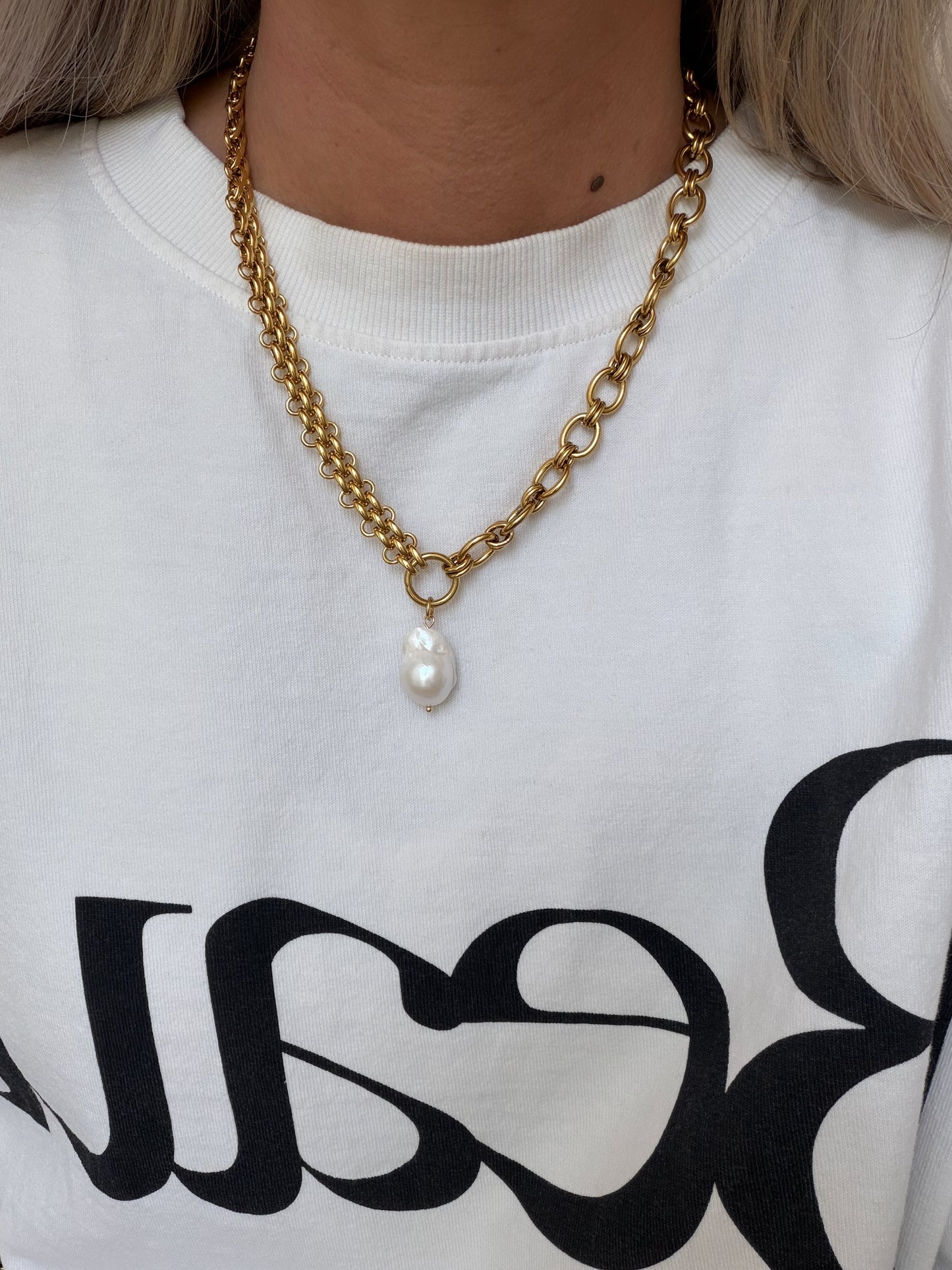 AMBER NECKLACE