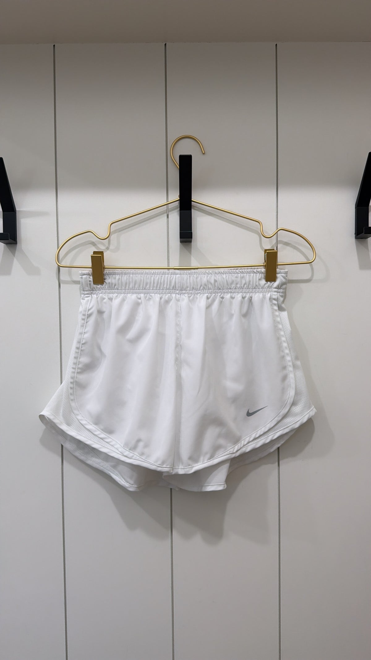 NIKE WHITE DRI-FIT ATHLETIC SHORTS SIZE SMALL