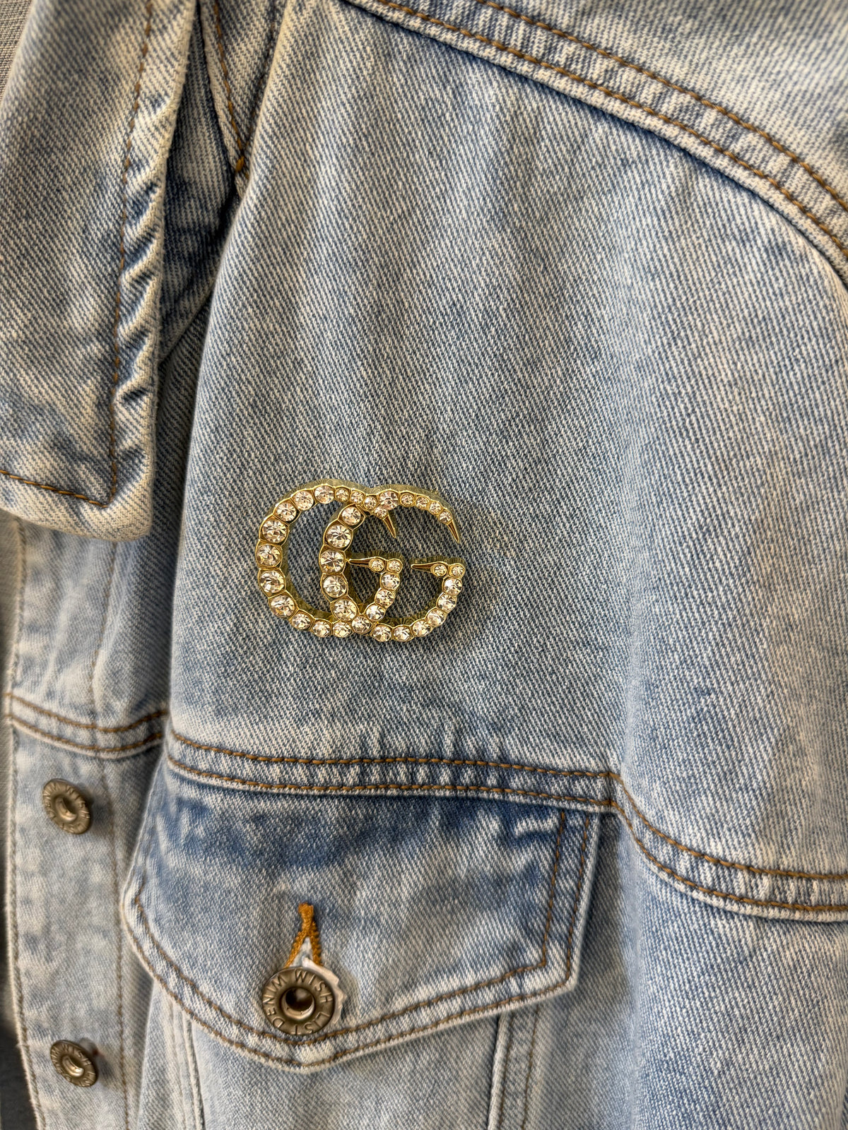 LUXURY INSPIRED GG GOLD DIAMOND BROOCH