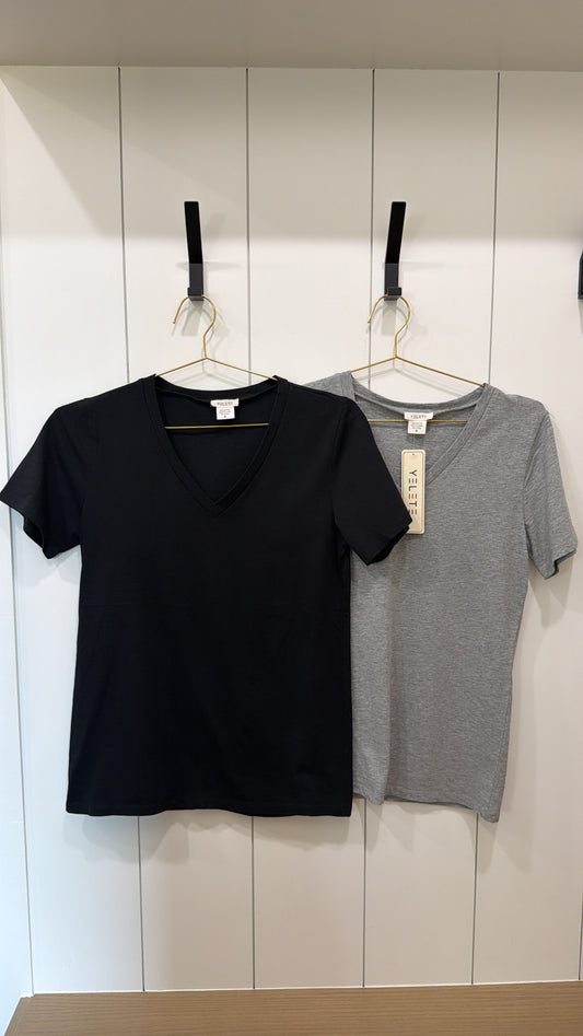 SET OF 2 YELETE BLACK & GRAY V-NECKS SIZE SMALL