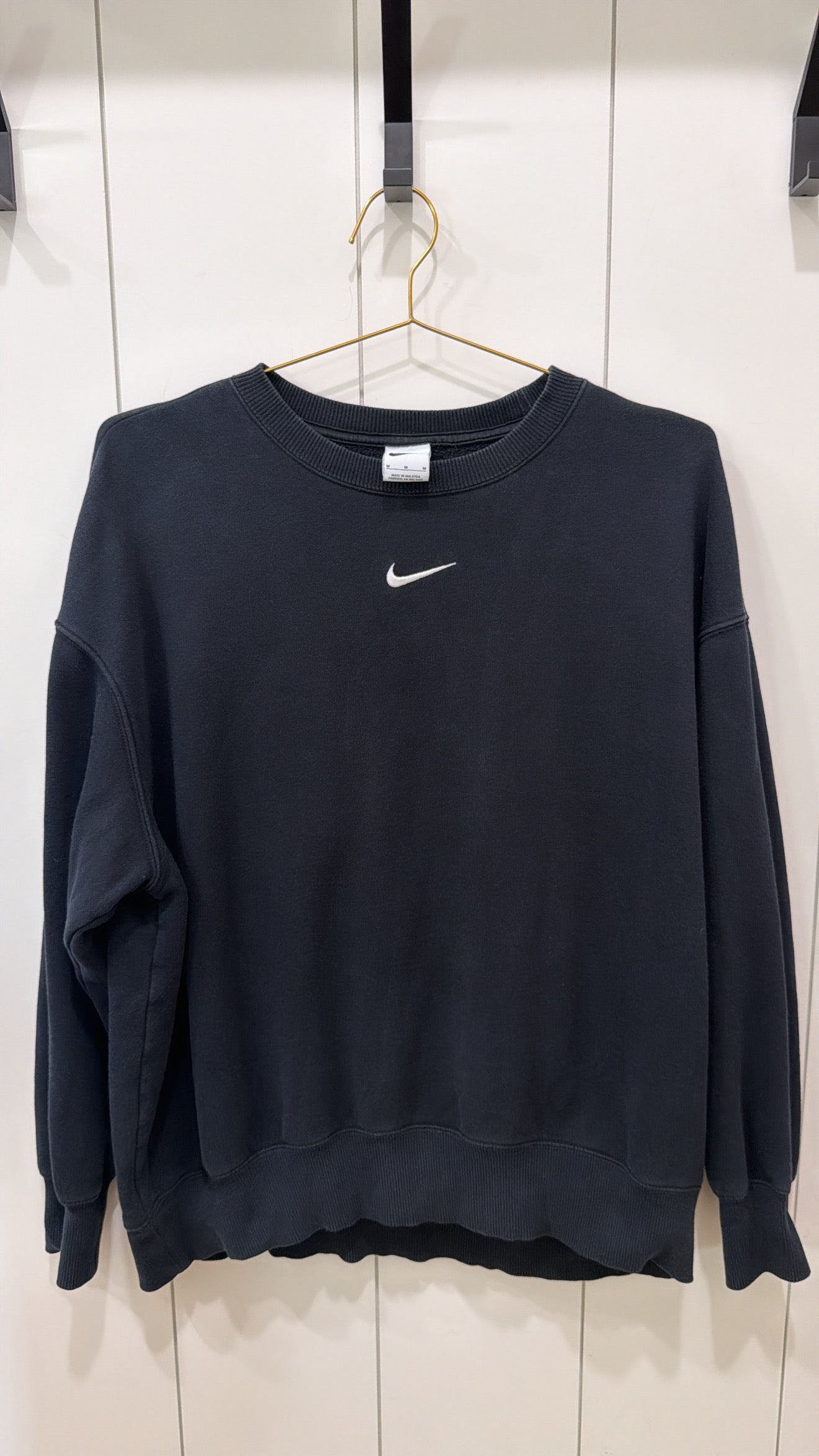 NIKE BLACK SWEATHSIRT SIZE MEDIUM