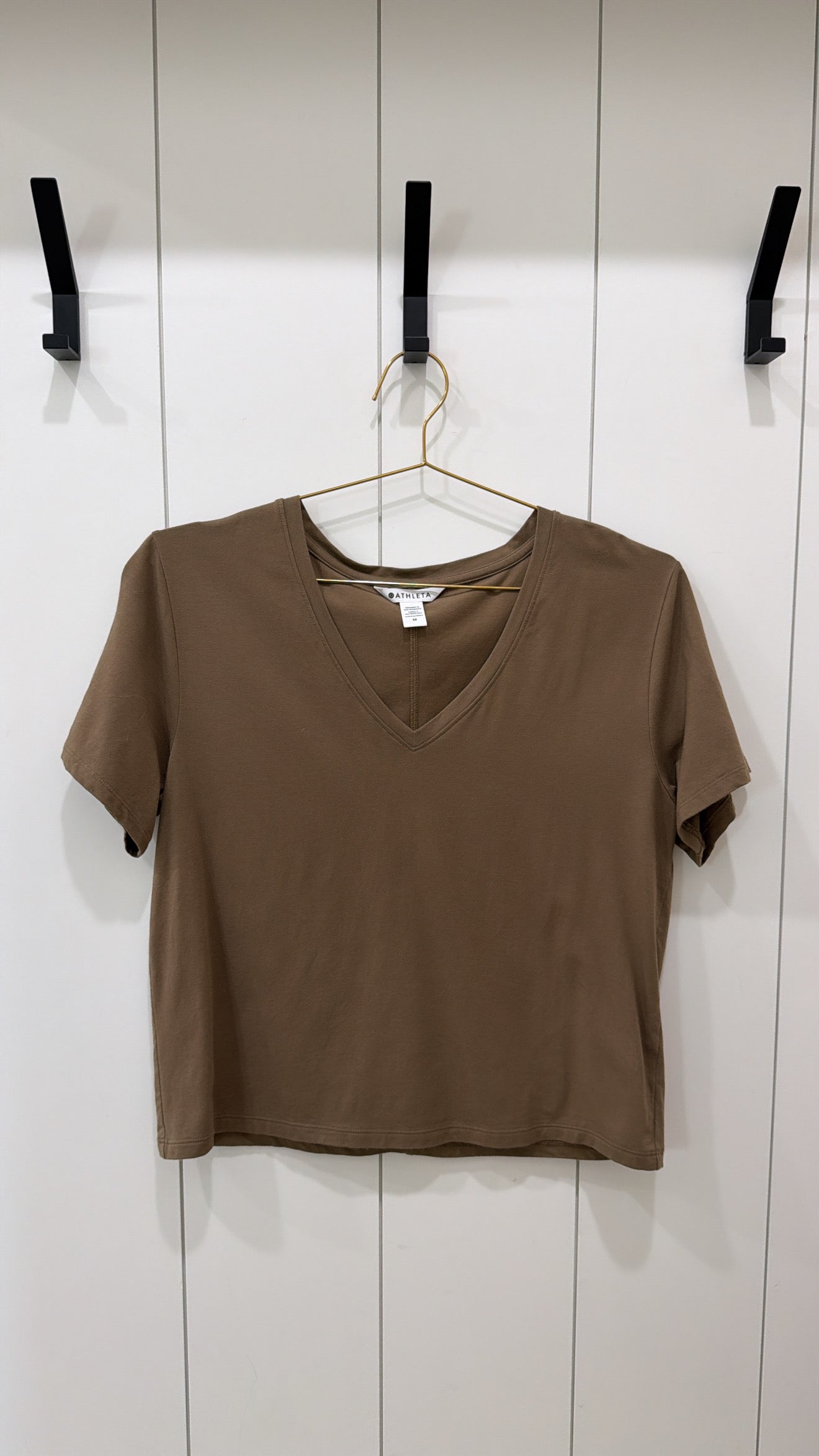 ATHLETA BROWN V-NECK T-SHIRT Size M
