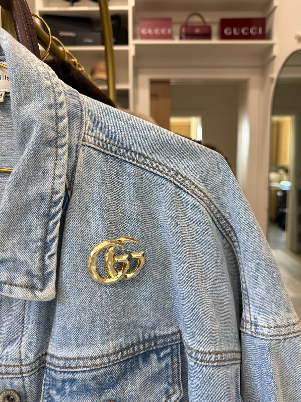 LUXURY INSPIRED GG GOLD BROOCH