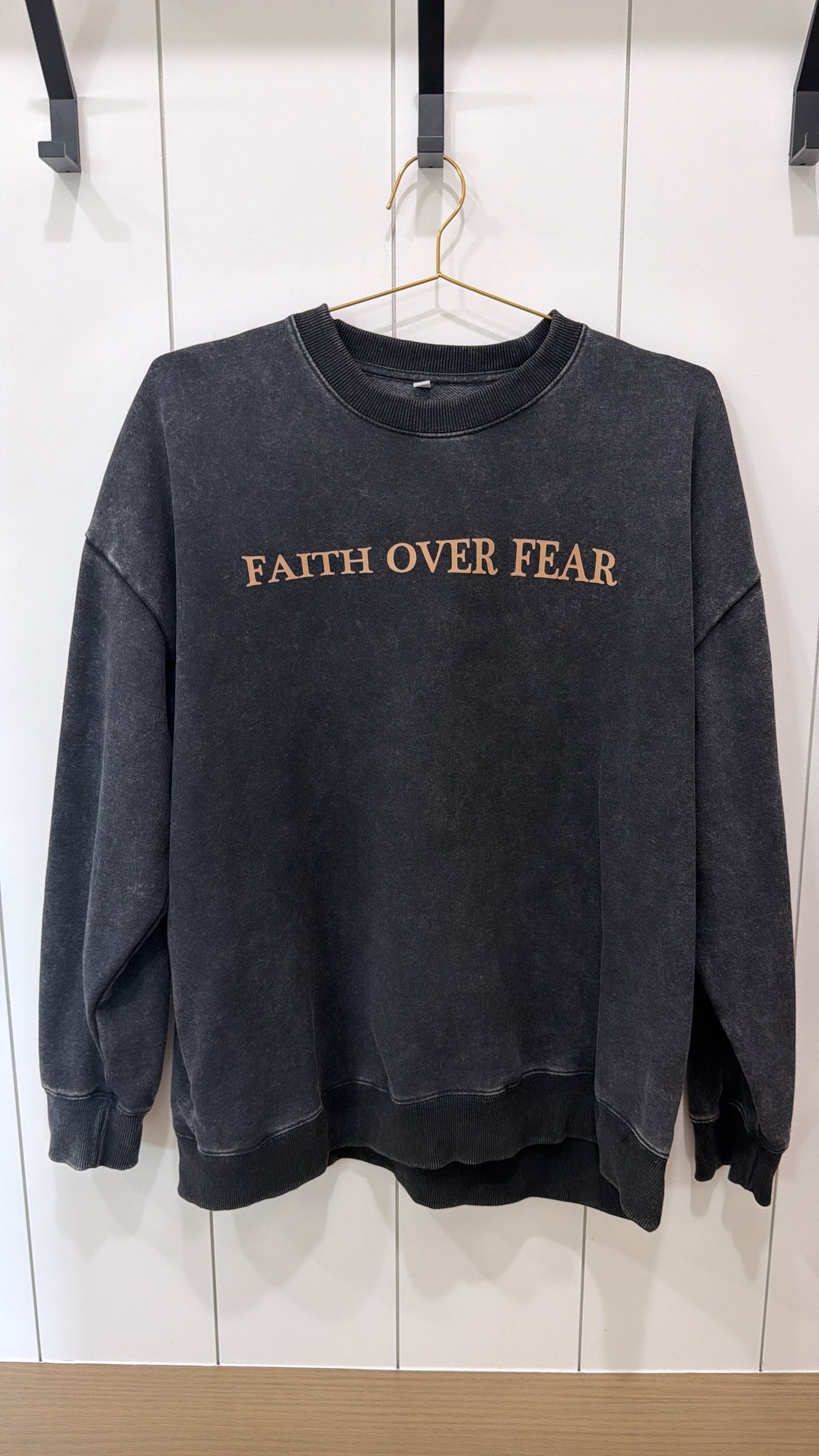 FAITH OVER FEAR SWEATSHIRT W/ POCKETS SIZE LARGE