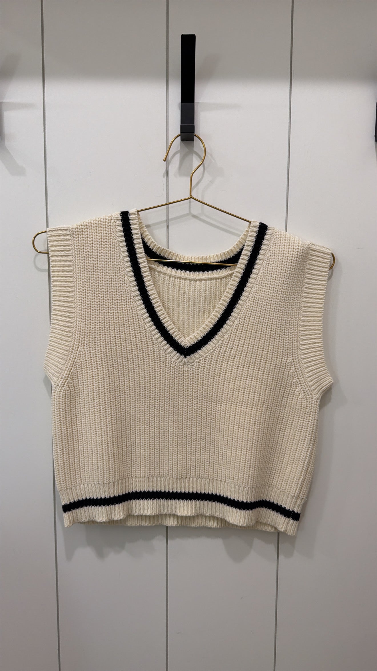 SWEATER VEST CREAM AND BLACK SIZE SMALL