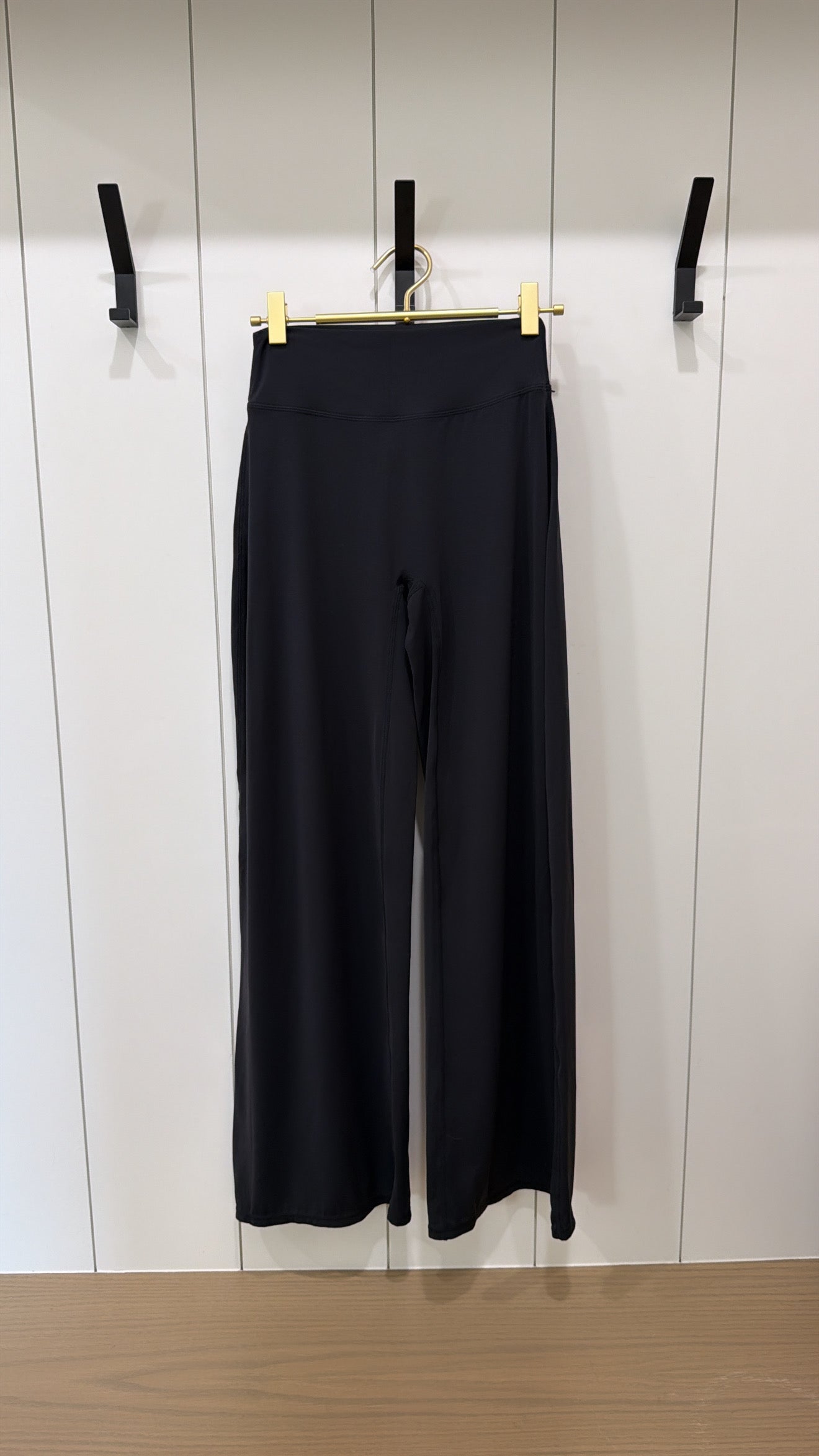 YEOREO STRAIGHT LEG YOGA PANTS Size S