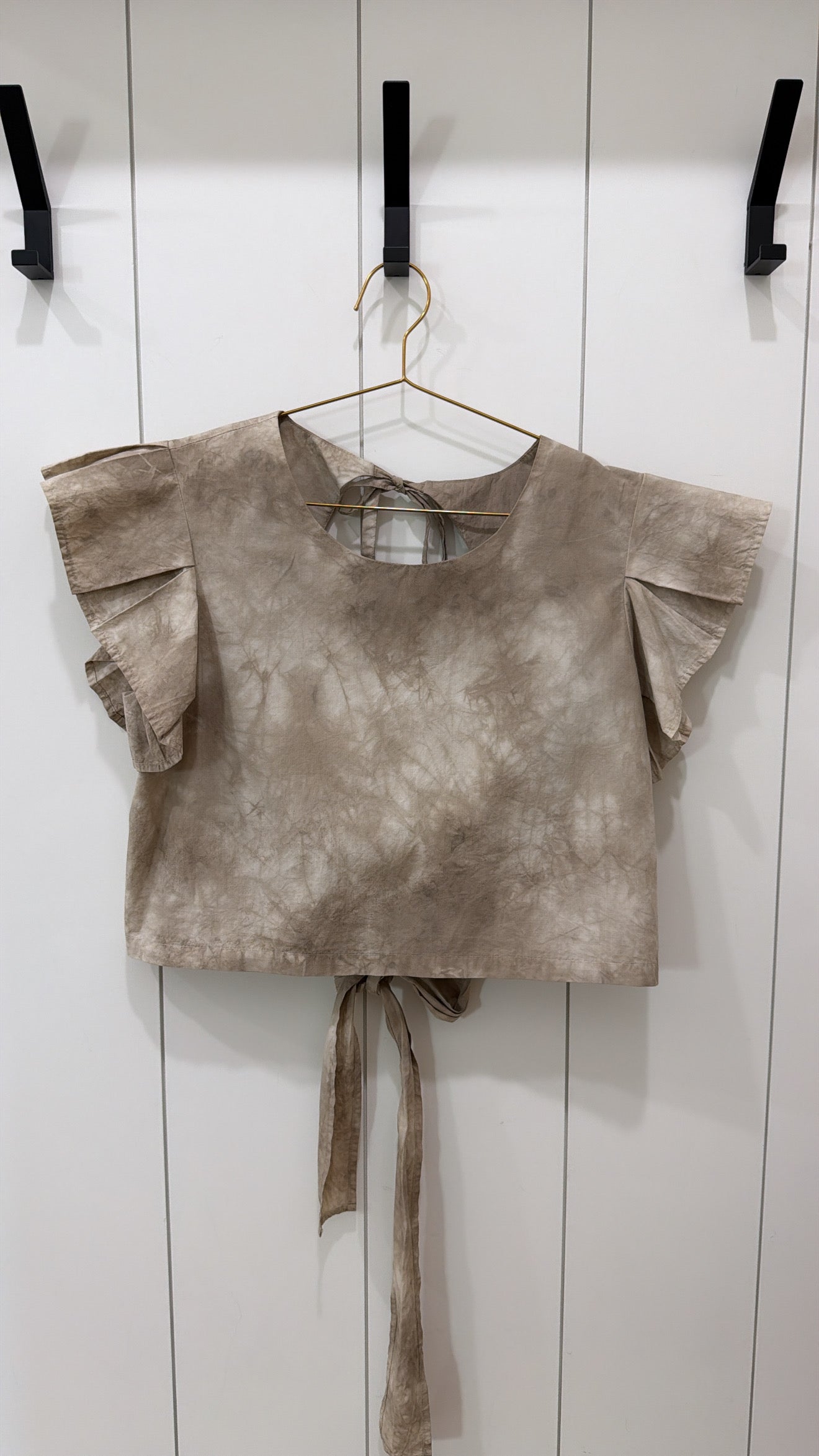 ALL SPECIES BRAND TAUPE TIE-DYE TIE BACK BLOUSE Size M