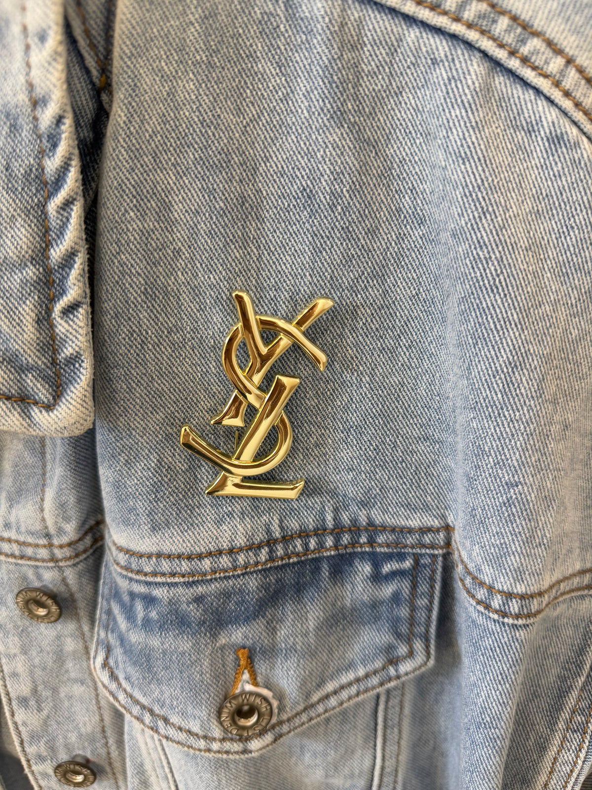 LUXURY INSPIRED GOLD BROOCH