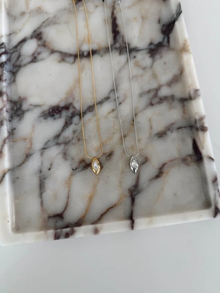 DIAMOND PENDANT NECKLACE