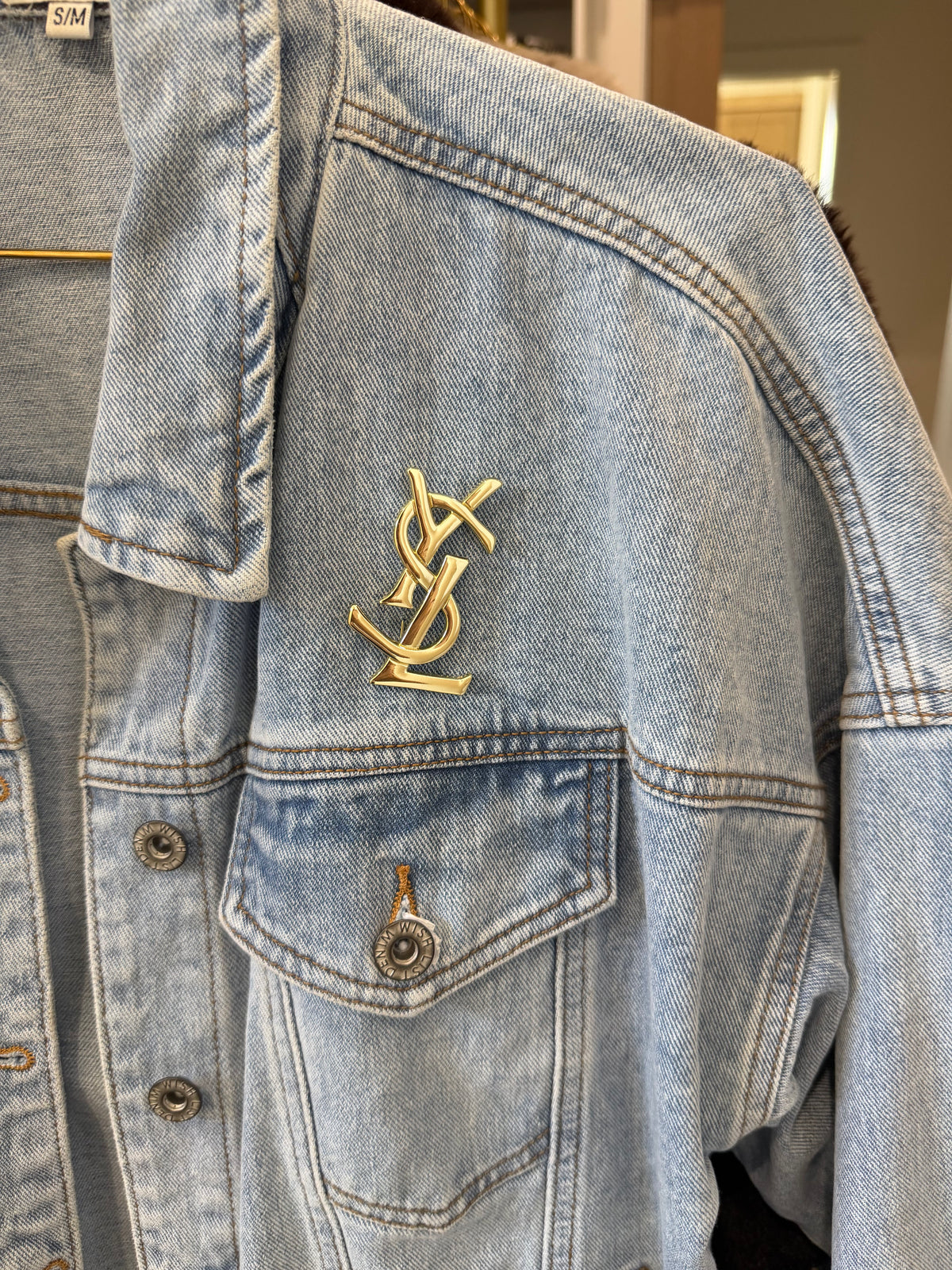LUXURY INSPIRED GOLD BROOCH