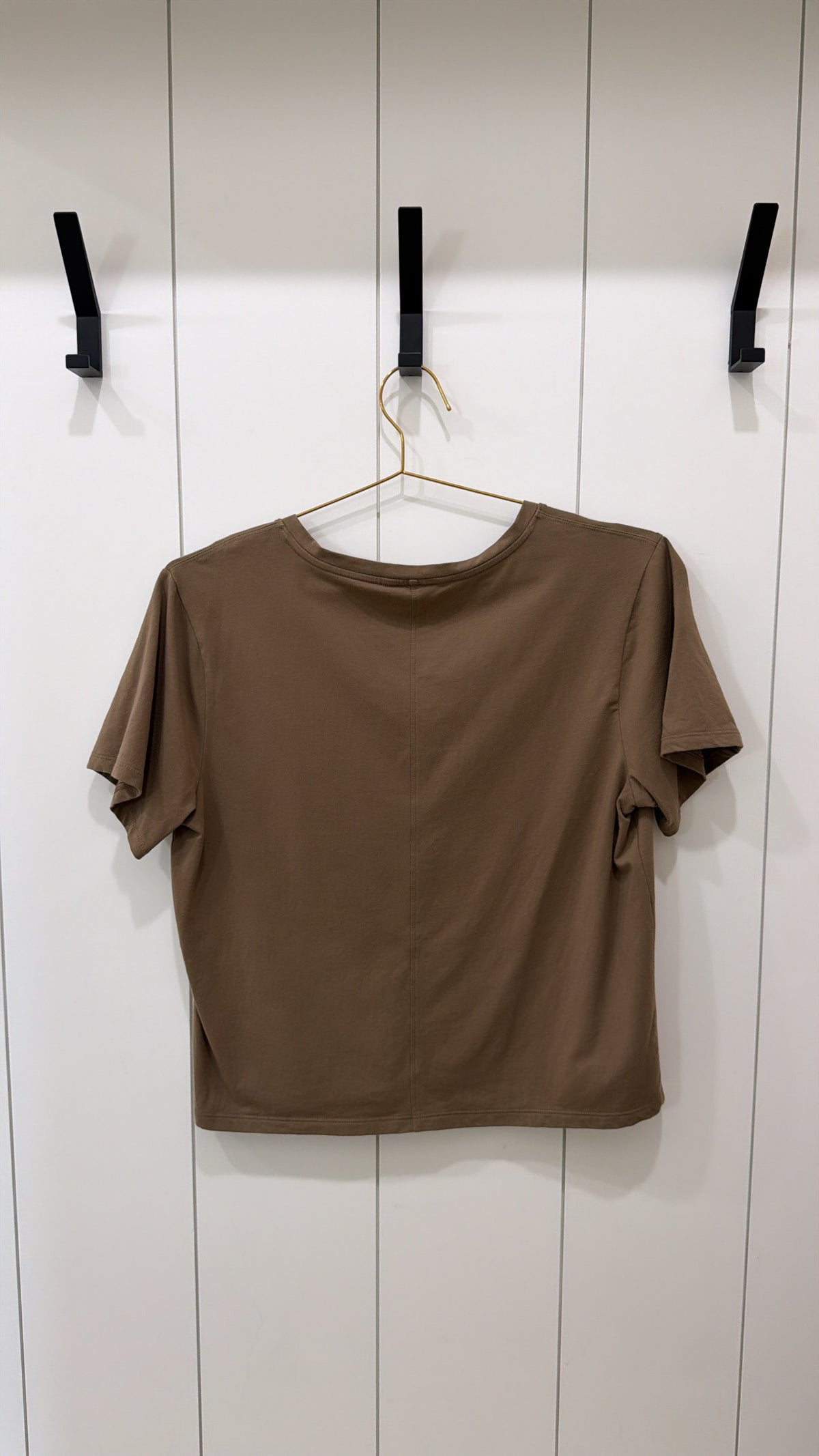 ATHLETA BROWN V-NECK T-SHIRT Size M