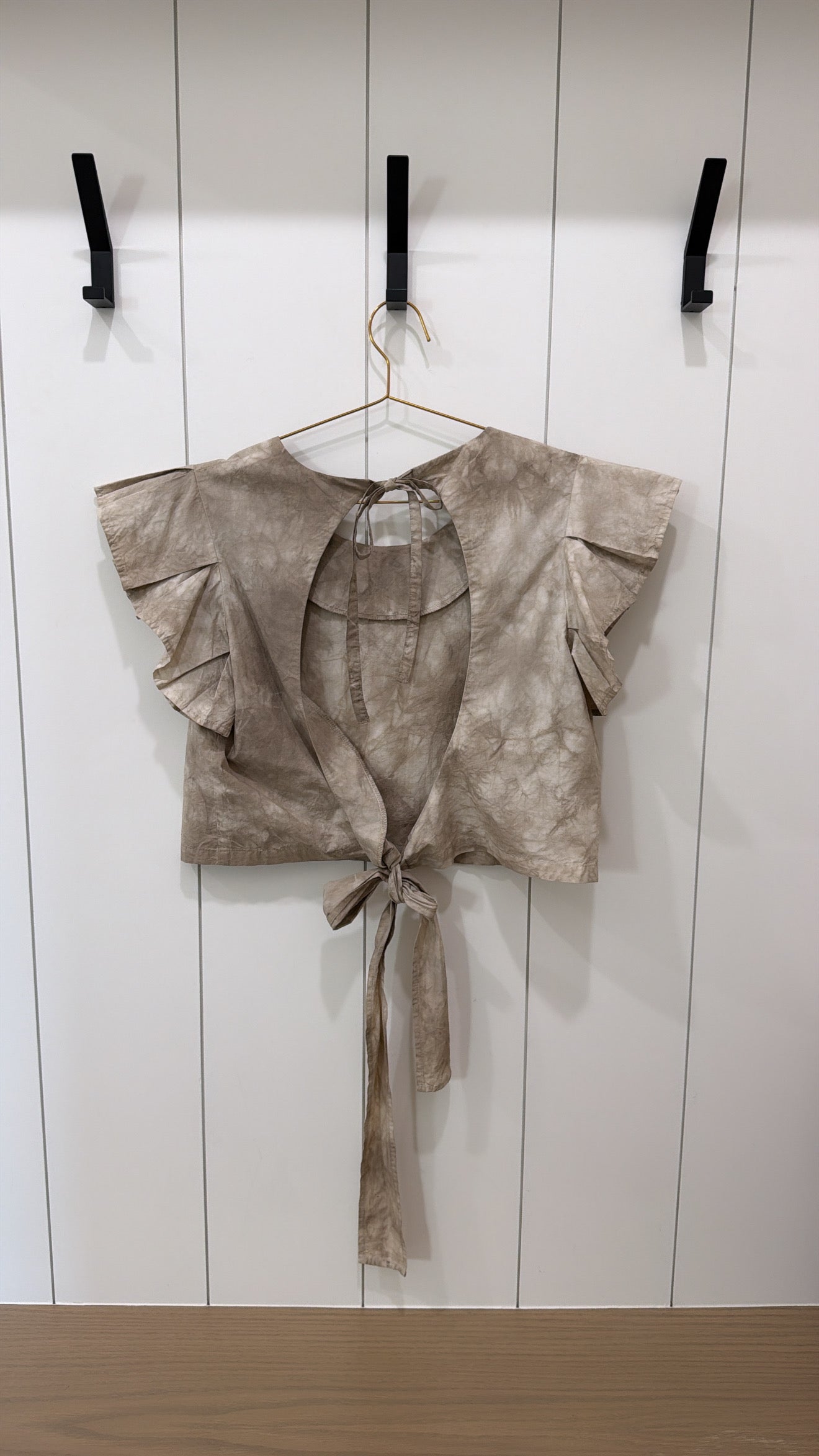 ALL SPECIES BRAND TAUPE TIE-DYE TIE BACK BLOUSE Size M