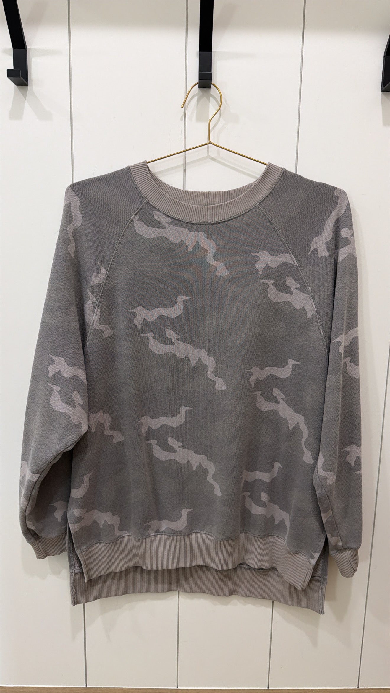 AMERICAN EAGLE CAMO JEGGING FIT SIZE MEDIUM