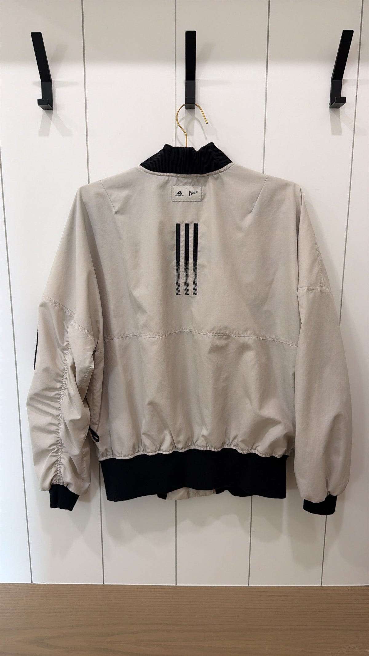ADIDAS ZIP UP ATHLETIC JACKET SIZE MEDIUM