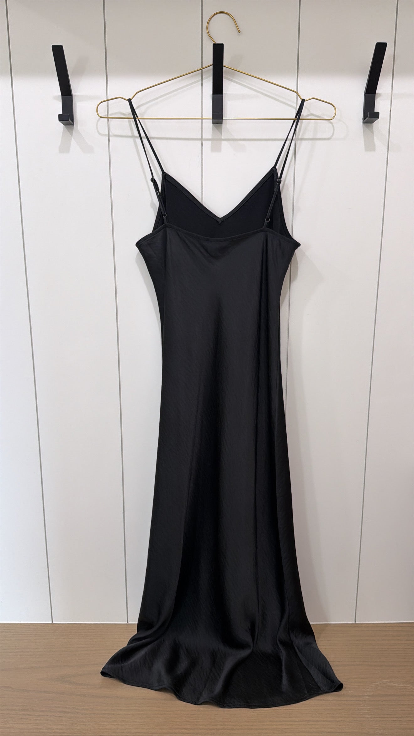 GAP BLACK SLIP DRESS SIZE SMALL
