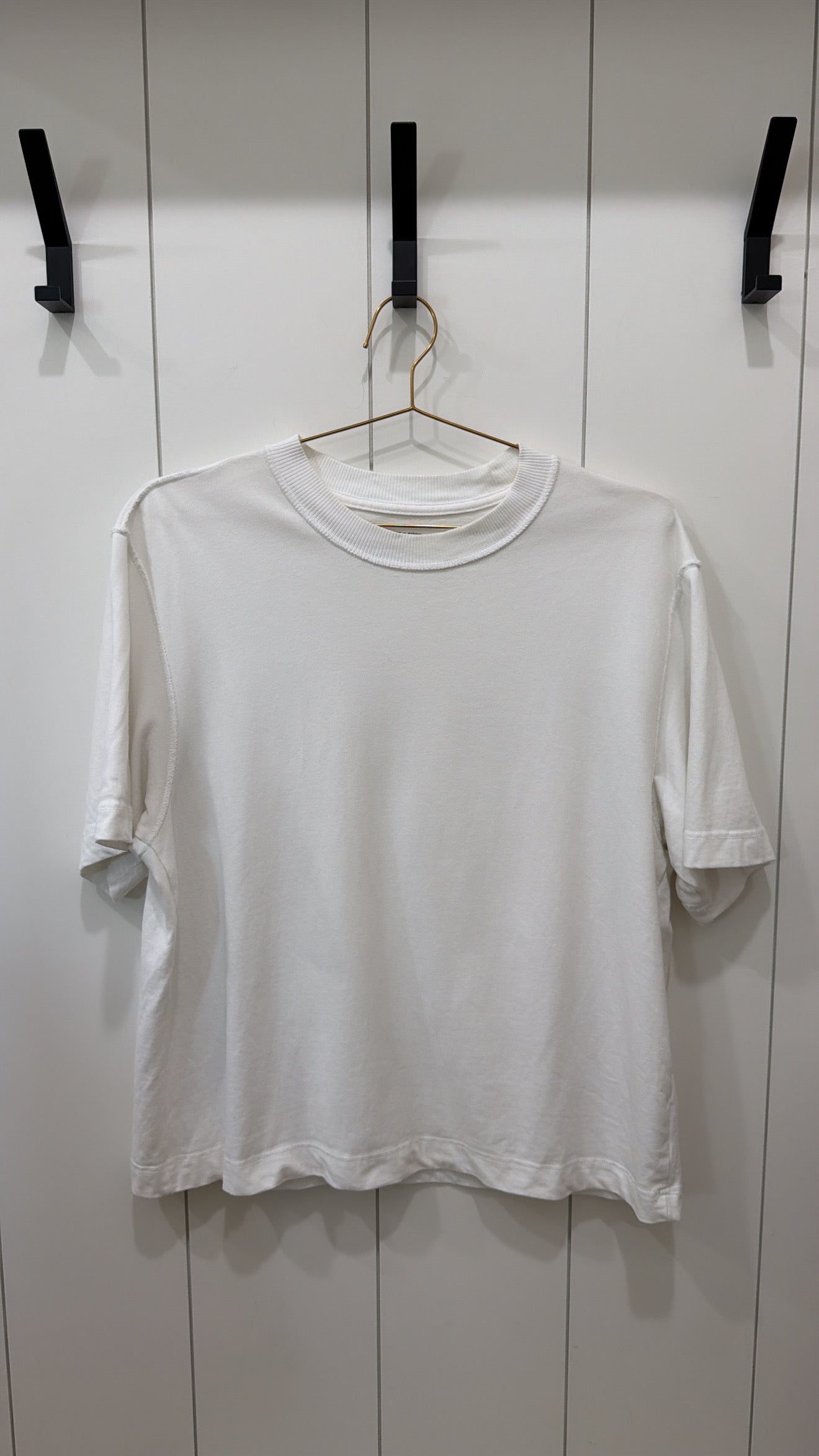 ABERCROMBIE & FITCH WHITE T-SHIRT SIZE SMALL