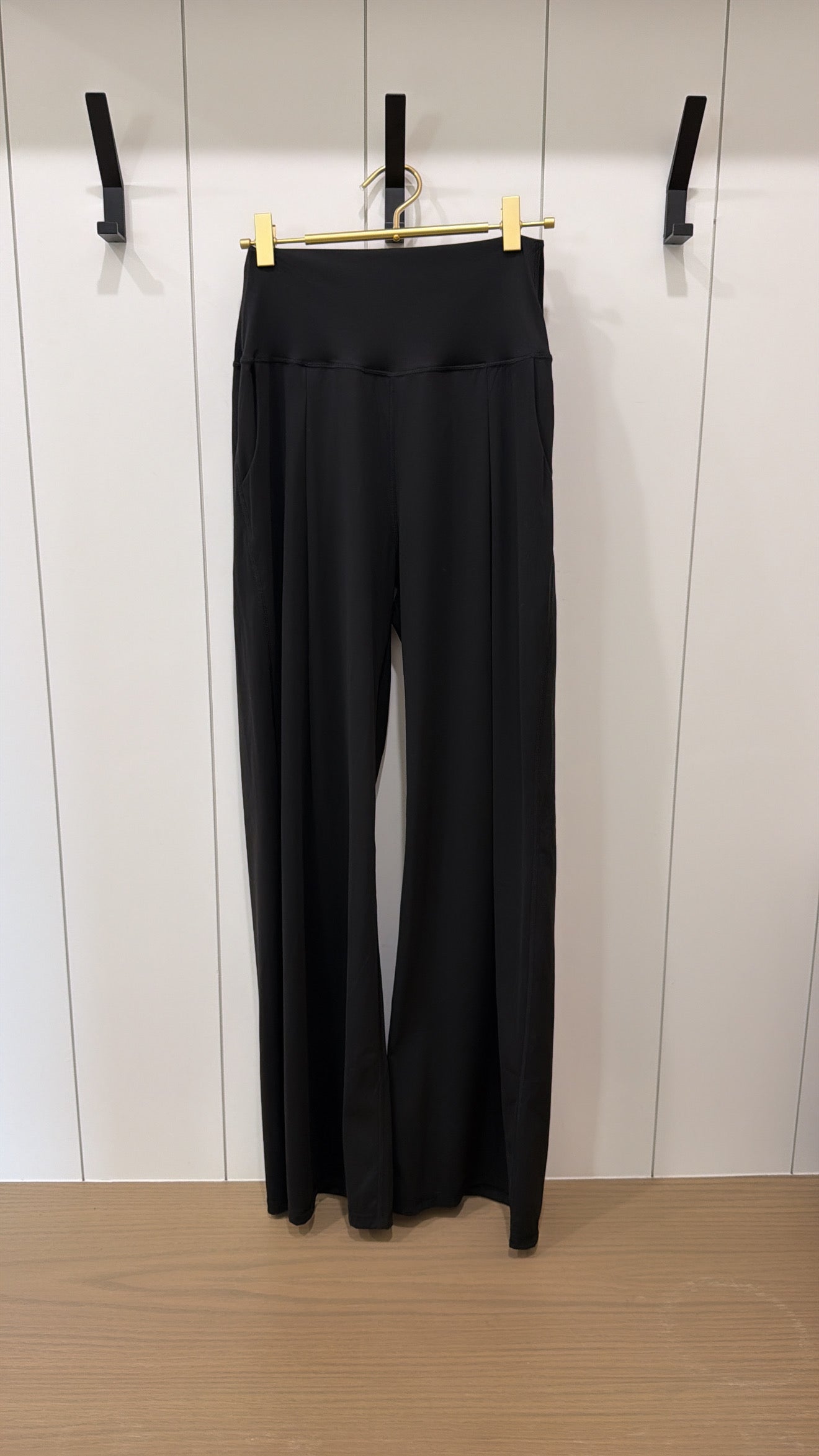 YELETE BLACK PLEATED WIDE LEG YOGA PANTS W/ POCKETS Size S