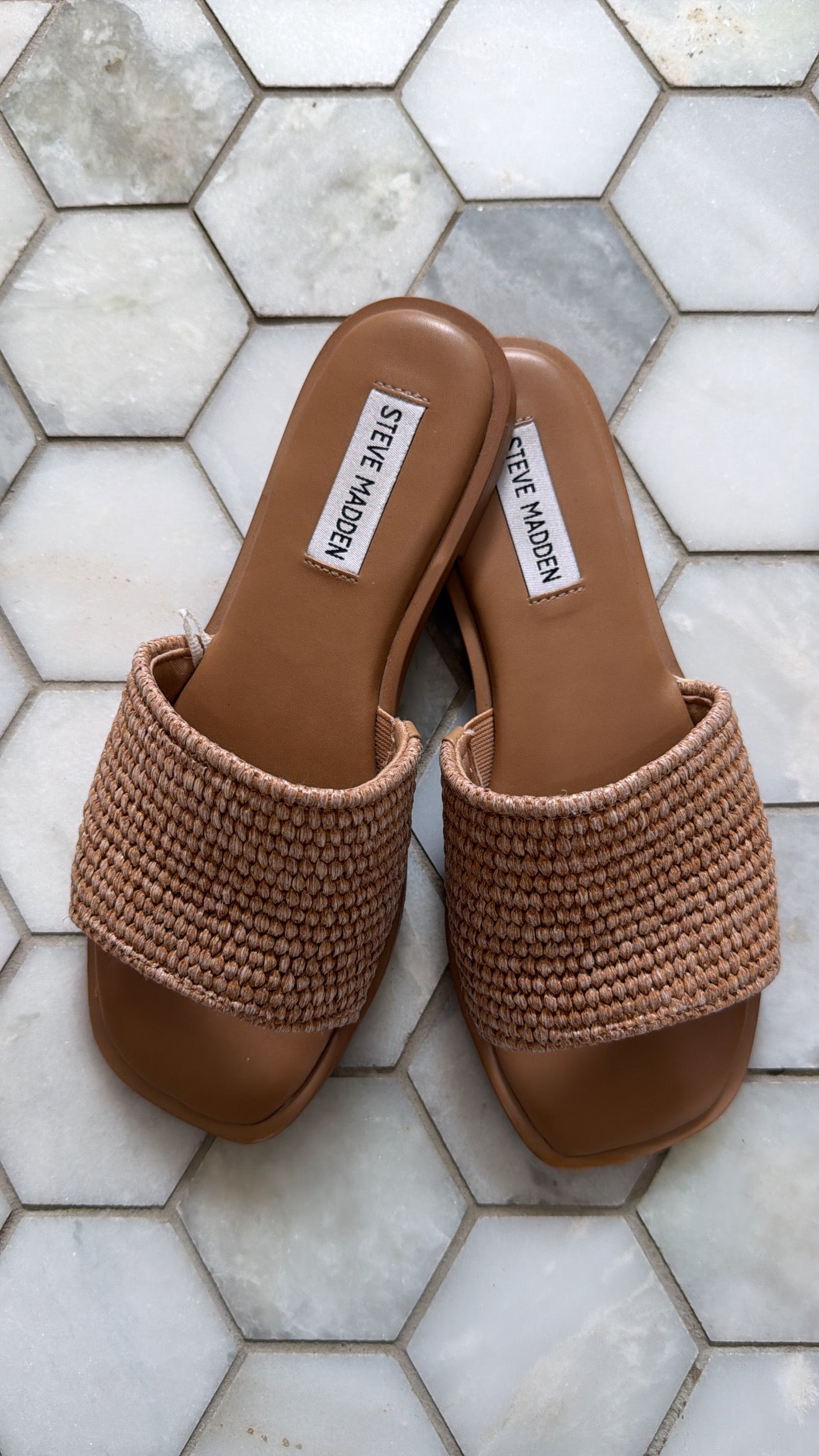 STEVE MADDEN TAN SANDALS Size 6.5