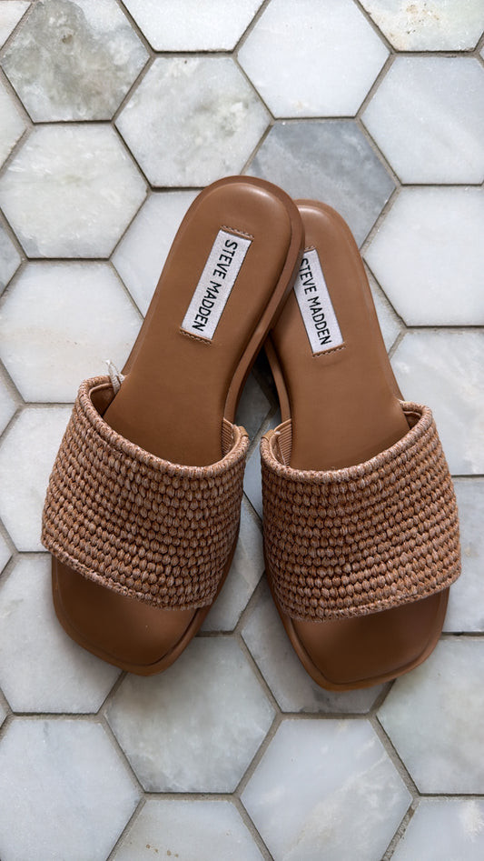 STEVE MADDEN TAN SANDALS Size 6.5