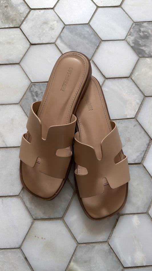 CUSHIONAIRE LIGHT TAN SANDALS Size 6.5