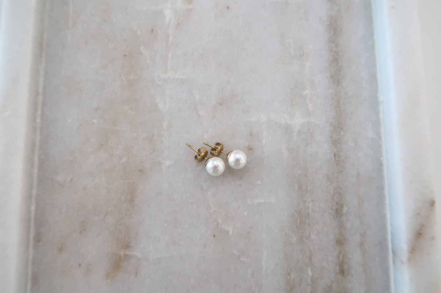PEARL STUDS