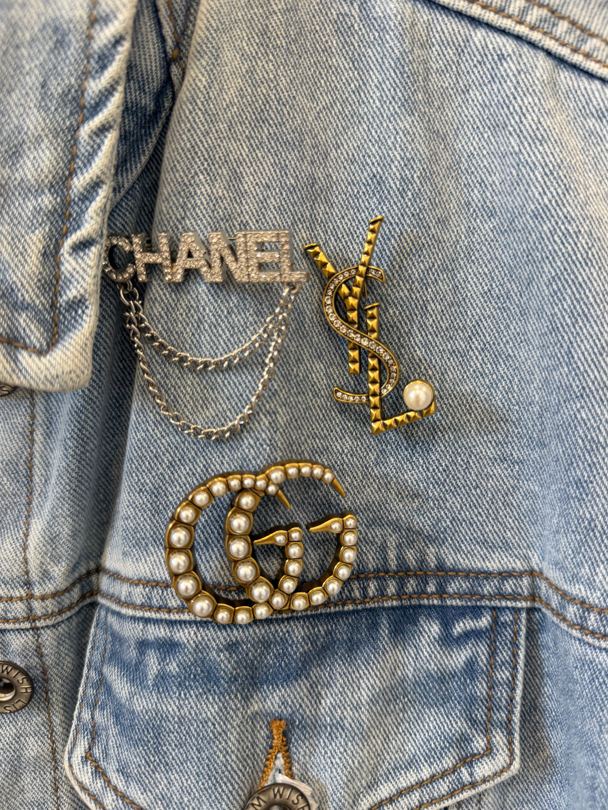 LUXURY INSPIRED BRASS PEARL DIAMOND BROOCH