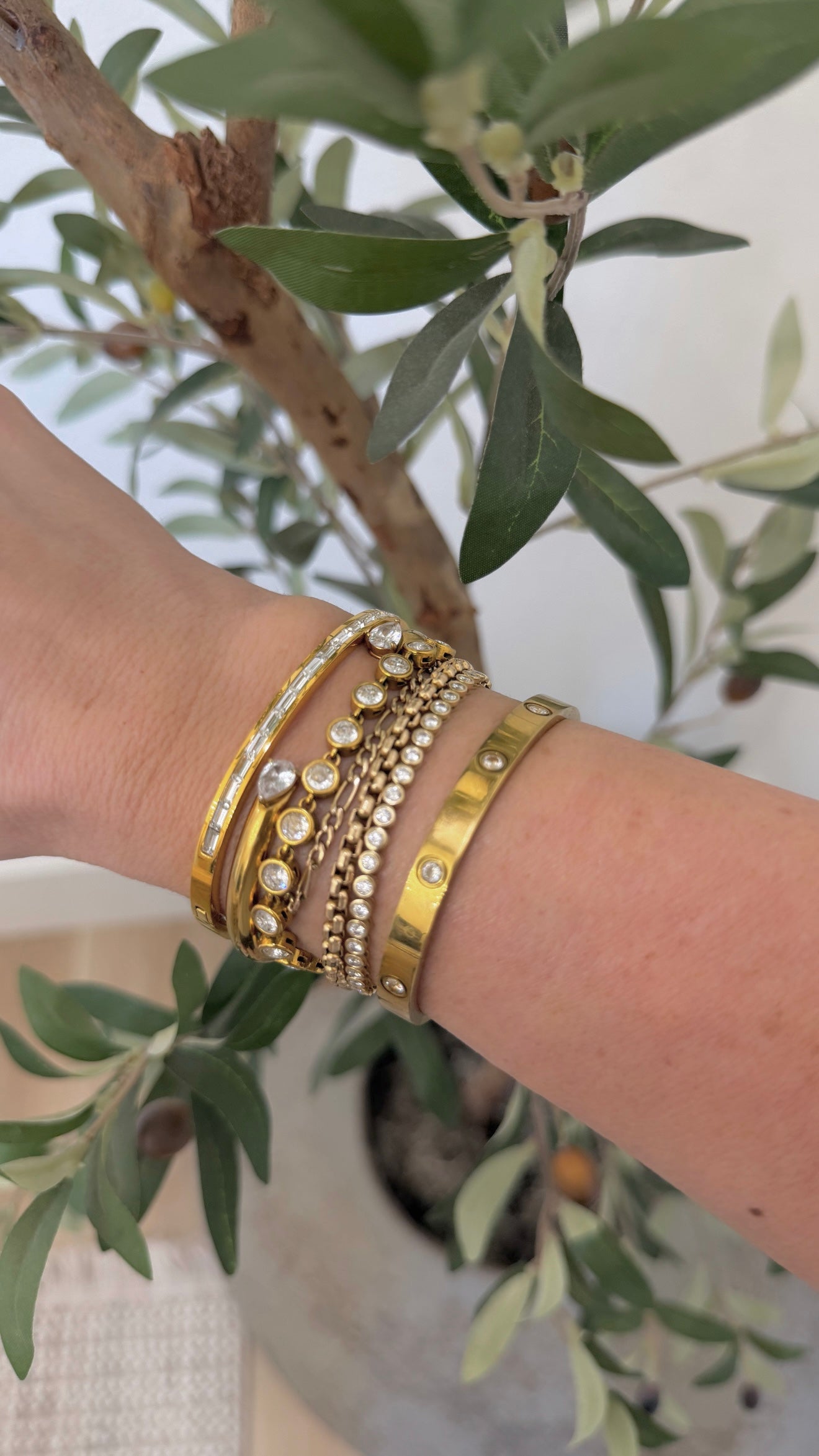 DAINTY DIAMOND BANGLE