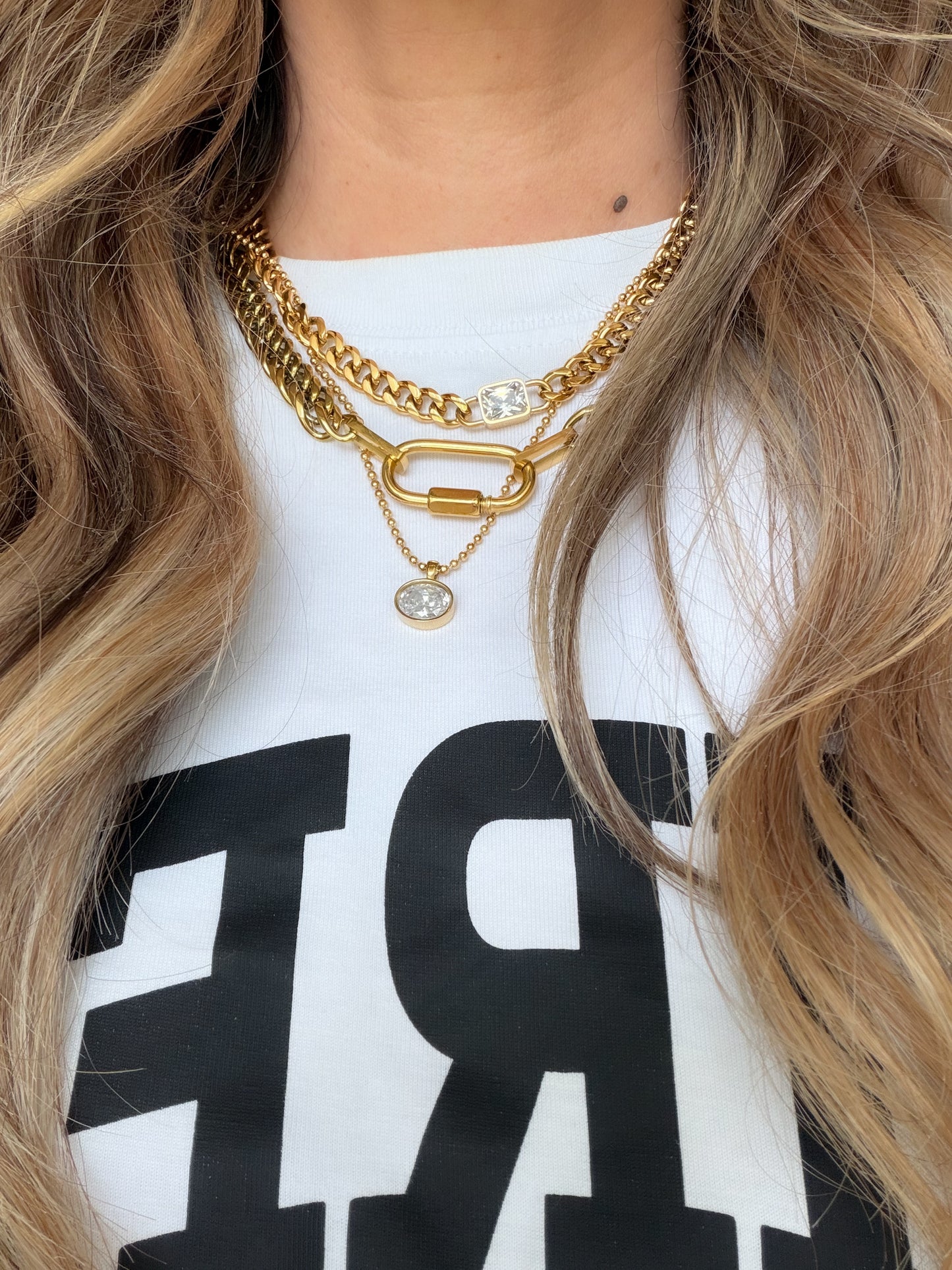 CHAIN WITH DIAMOND PENDANT NECKLACE