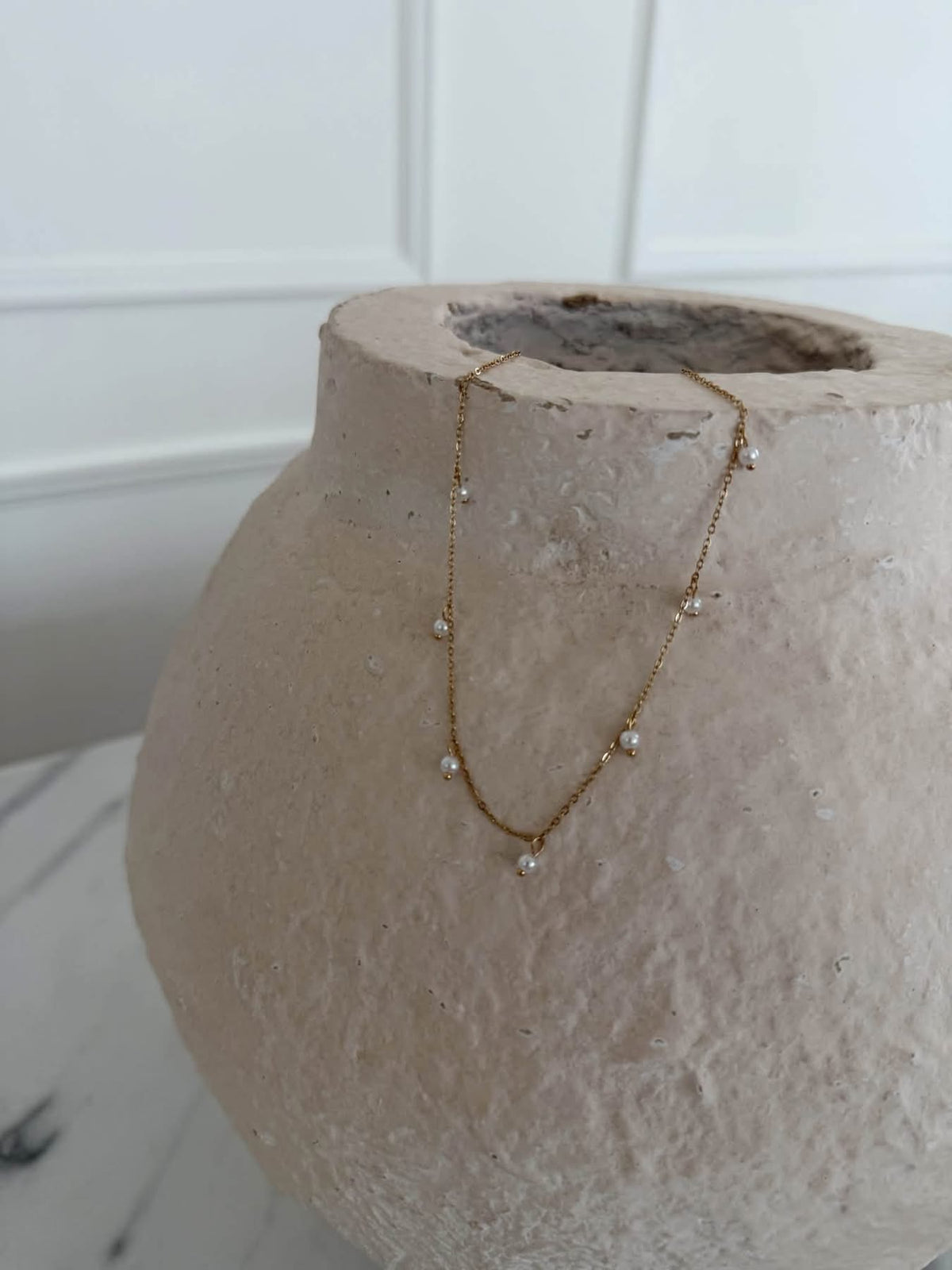 DAINTY PEARL NECKLACE