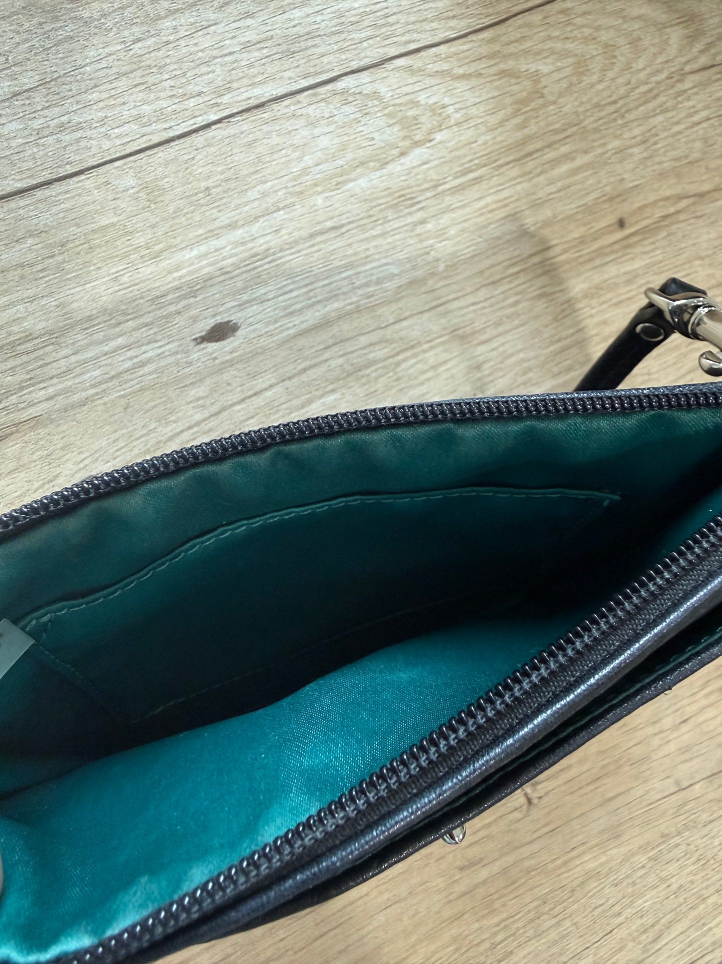 COACH BLACK LEATHER WRISTLET W/ COA